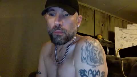Snapshot of allitrunnin chatting on October 14, 2:51 am allitrunnin online show from October 14, 2:51 am