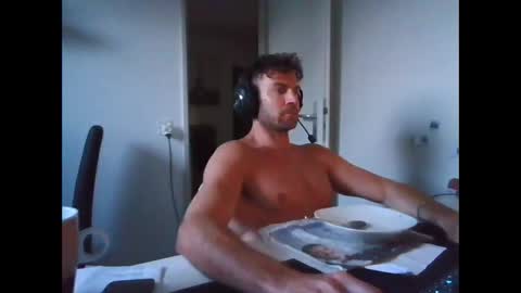 alphah_hunk online show from April 7, 6:08 pm