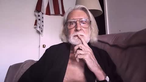 AlphaUniform online show from December 5, 7:10 pm