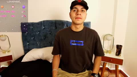 Snapshot of amadeo_wild chatting on December 5, 3:06 pm Amadeo Wild online show from December 5, 3:06 pm