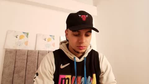 Snapshot of amadeo_wild chatting on January 30, 4:02 pm Amadeo Wild online show from January 30, 4:02 pm
