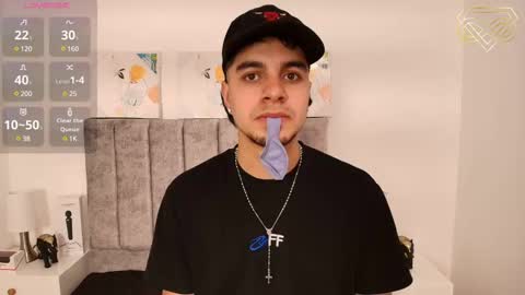 Snapshot of amadeo_wild chatting on January 22, 4:02 pm Amadeo Wild online show from January 22, 4:02 pm