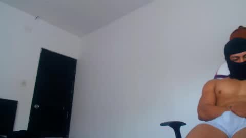 Snapshot of american_challenges chatting on February 20, 1:40 pm miguel online show from February 20, 1:40 pm