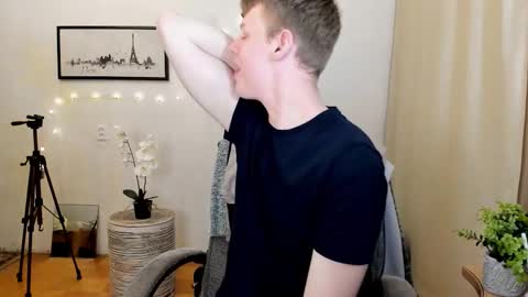 Andrew Amor online show from November 1, 5:06 pm