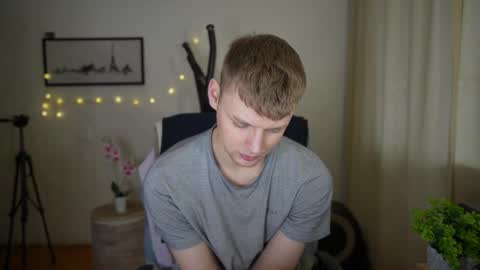 Andrew Amor online show from February 15, 1:52 pm