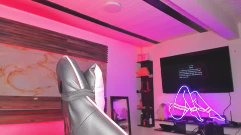 andrees_s online show from December 4, 1:23 am