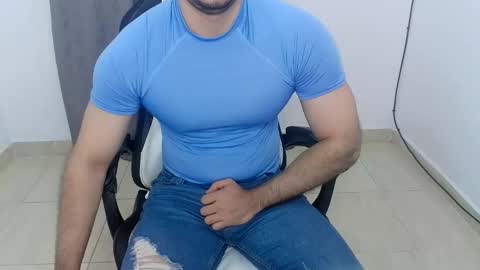 Snapshot of andres180950734 chatting on October 17, 10:52 am andres180950734 online show from October 17, 10:52 am