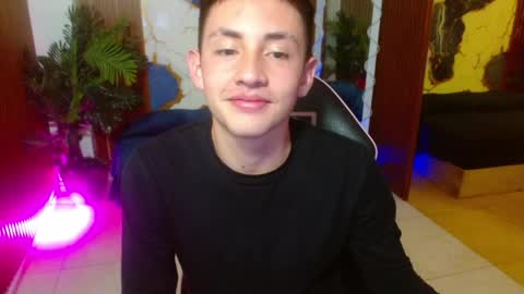 andres_tay online show from April 14, 8:58 am
