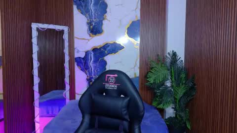 andres_tay online show from June 1, 1:39 am