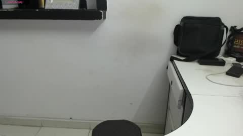 andrescoll25 online show from March 21, 1:53 am