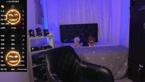 Snapshot of andrew_angels chatting on December 3, 9:42 am andrew_angels online show from December 3, 9:42 am