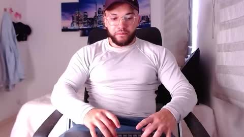 andrew_holden__ online show from January 8, 10:48 pm