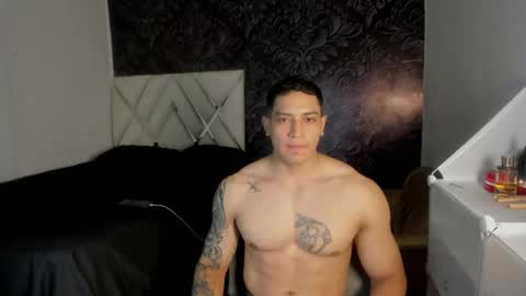 andrew_jhones online show from May 20, 5:14 am