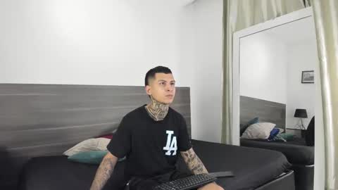 andrew_sanders69 online show from December 18, 3:13 am