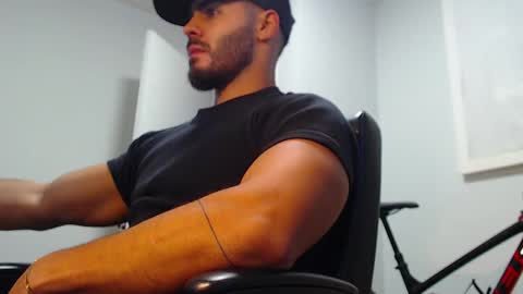 Snapshot of andrew_west_ chatting on January 25, 10:07 pm ANDREW WEST online show from January 25, 10:07 pm