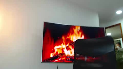 Snapshot of andrew_west_ chatting on December 10, 1:18 am ANDREW WEST online show from December 10, 1:18 am
