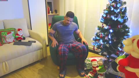 Snapshot of andrewfame chatting on December 21, 11:45 pm Andrew online show from December 21, 11:45 pm