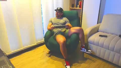 Snapshot of andrewfame chatting on February 15, 11:16 pm Andrew online show from February 15, 11:16 pm