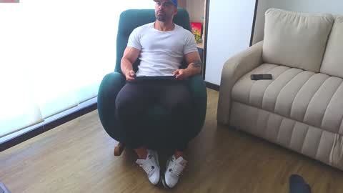 Snapshot of andrewfame chatting on January 10, 2:23 pm Andrew online show from January 10, 2:23 pm