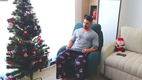 Snapshot of andrewfame chatting on December 11, 1:55 pm Andrew online show from December 11, 1:55 pm