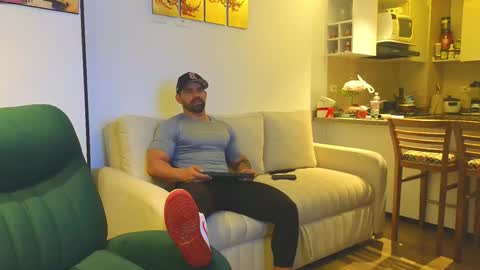 Snapshot of andrewfame chatting on January 8, 12:28 am Andrew online show from January 8, 12:28 am