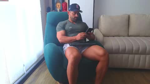 Snapshot of andrewfame chatting on February 28, 1:47 pm Andrew online show from February 28, 1:47 pm