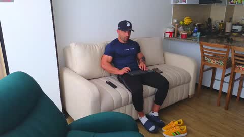 Snapshot of andrewfame chatting on January 9, 4:39 pm Andrew online show from January 9, 4:39 pm