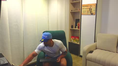 Snapshot of andrewfame chatting on January 21, 2:44 am Andrew online show from January 21, 2:44 am