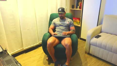 Snapshot of andrewfame chatting on January 20, 2:32 am Andrew online show from January 20, 2:32 am