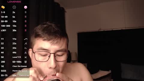 Snapshot of andrewmhilton_ chatting on October 13, 6:52 am andrewmhilton_ online show from October 13, 6:52 am