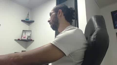 Snapshot of andruwang chatting on December 19, 5:07 am Andru online show from December 19, 5:07 am