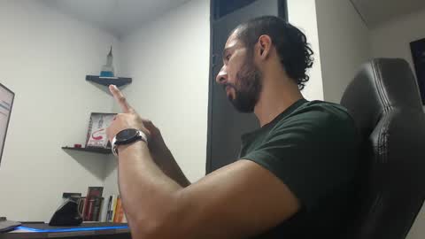 Snapshot of andruwang chatting on December 18, 5:15 am Andru online show from December 18, 5:15 am