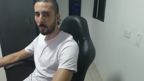 Snapshot of andruwang chatting on January 15, 3:22 am Andru online show from January 15, 3:22 am
