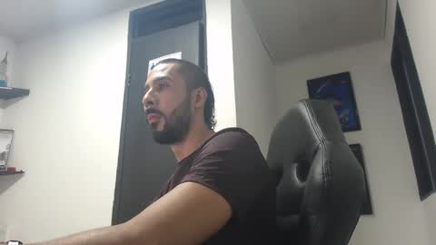 Snapshot of andruwang chatting on January 3, 5:39 am Andru online show from January 3, 5:39 am
