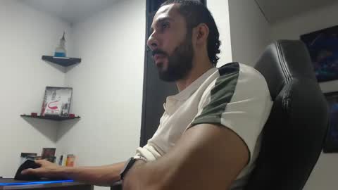 Snapshot of andruwang chatting on December 20, 6:40 am Andru online show from December 20, 6:40 am