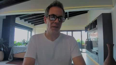 Snapshot of andy0pandi chatting on February 18, 7:54 pm Andrew online show from February 18, 7:54 pm