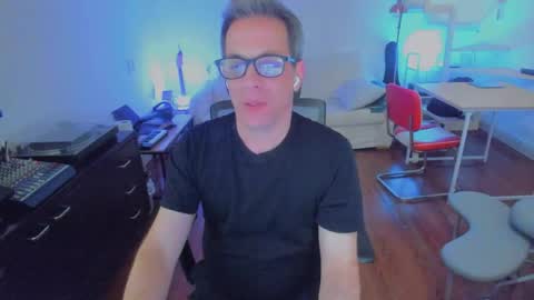 Snapshot of andy0pandi chatting on October 8, 1:54 am Andrew online show from October 8, 1:54 am