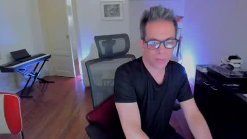 Snapshot of andy0pandi chatting on December 7, 7:49 am Andrew online show from December 7, 7:49 am