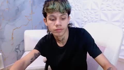 andy_dan1 online show from April 2, 9:11 pm