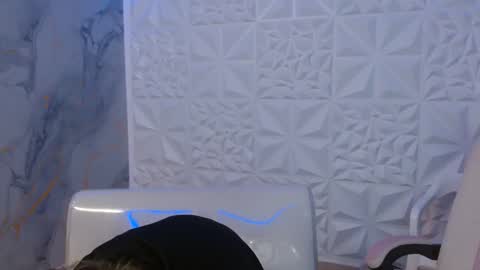 andy_dan1 online show from April 15, 8:31 pm