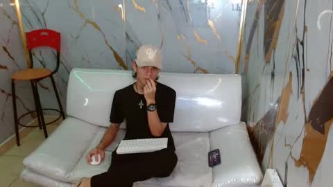 andy_dan1 online show from March 22, 7:52 pm