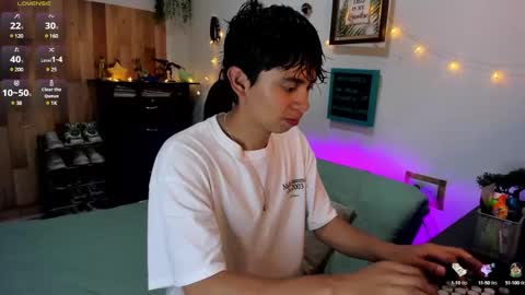 Snapshot of andy_guez_11 chatting on January 13, 9:52 am andy_guez_11 online show from January 13, 9:52 am