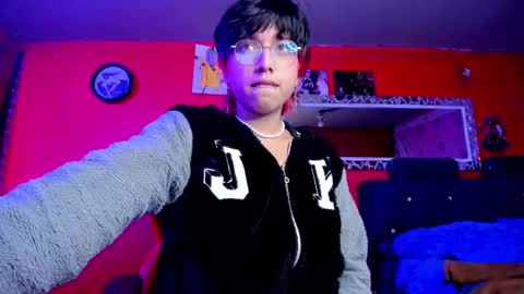 Snapshot of angellonfire chatting on March 4, 6:15 am Angel  online show from March 4, 6:15 am