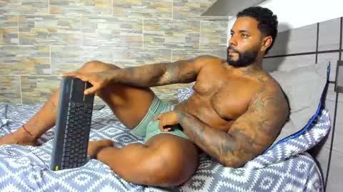 angelo_evans33 online show from February 1, 9:46 pm