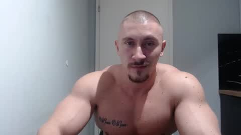 ------- SEX SHOW WITH GUYS AND GIRLS  MUSCLE SHOW online show from December 18, 7:19 pm