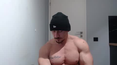  ------- SEX SHOW WITH GUYS AND GIRLS  MUSCLE SHOW online show from January 9, 9:16 pm
