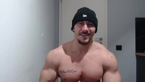  ------- SEX SHOW WITH GUYS AND GIRLS  MUSCLE SHOW online show from January 15, 7:55 pm