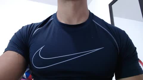 Instagram miguelangel1802  online show from April 2, 1:47 am