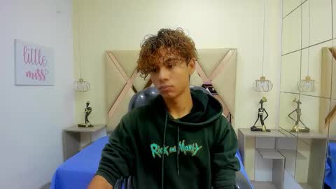 anyelotwink online show from February 22, 8:10 pm