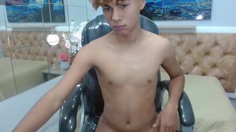 anyelotwink online show from December 20, 2:35 pm